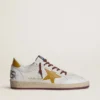 Herren-Sneaker „Ball Star“ aus weißem Nappaleder mit gelbem Lederstern im Animal-Print und Fersenlasche