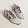 Herren-Sneaker „Ball Star“ aus weißem Nappaleder mit gelbem Lederstern im Animal-Print und Fersenlasche