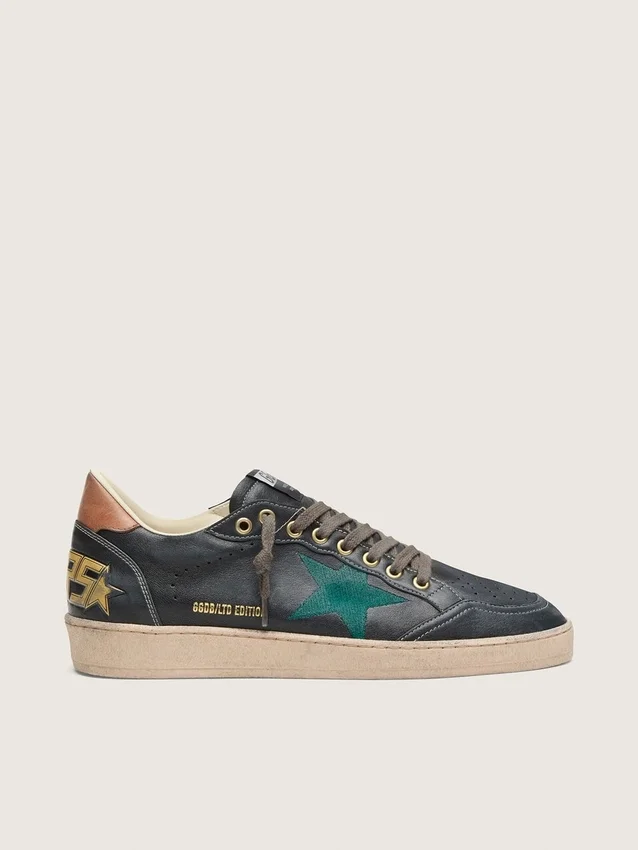 Herren-Sneaker „Ball Star LTD“ aus schwarzem Leder mit grün gesticktem Stern