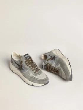 Herren-Sneaker „Running Sole“ aus hellblauem Nylon mit schwarzem Stern und grüner Fersenlasche aus Leder