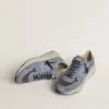 Herren-Sneaker „Running Sole“ aus hellblauem Nylon und Nubukleder mit schwarzem Stern