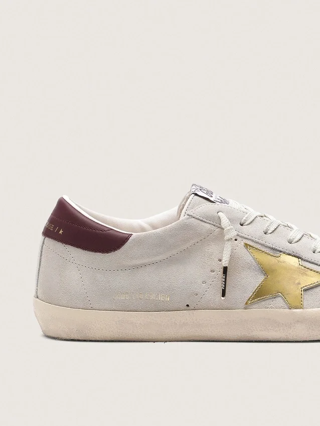 Herren-Super-Star CNY aus elfenbeinfarbenem Wildleder mit Stern aus Metallic-Leder und Fersenlasche aus Leder