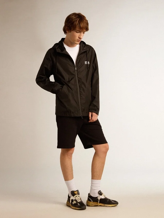 Herren-Windjacke mit kontrastierendem weißem Logo und Stern