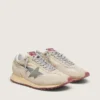 Herrenmodell „Marathon“ mit beigem Nylon-Obermaterial und grauem Stern