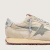 Herrenmodell „Marathon“ mit beigem Nylon-Obermaterial und grauem Stern
