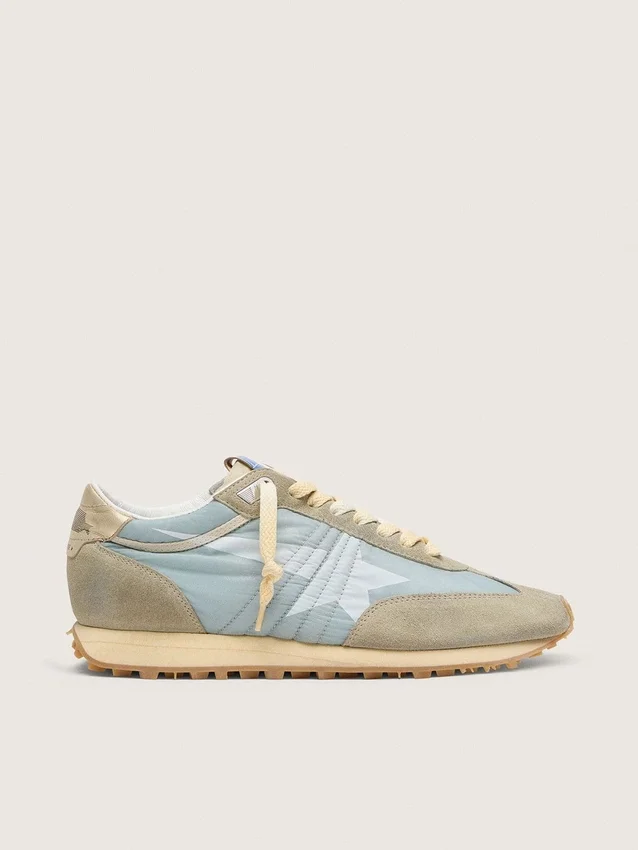 Herrenmodell „Marathon“ mit hellblauem Nylon-Obermaterial und pastellblauem Stern