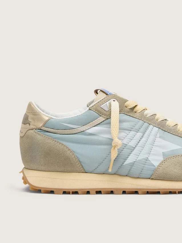 Herrenmodell „Marathon“ mit hellblauem Nylon-Obermaterial und pastellblauem Stern