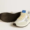 Herrenmodell „Marathon“ mit weißem Nylon-Obermaterial und silbernem Stern