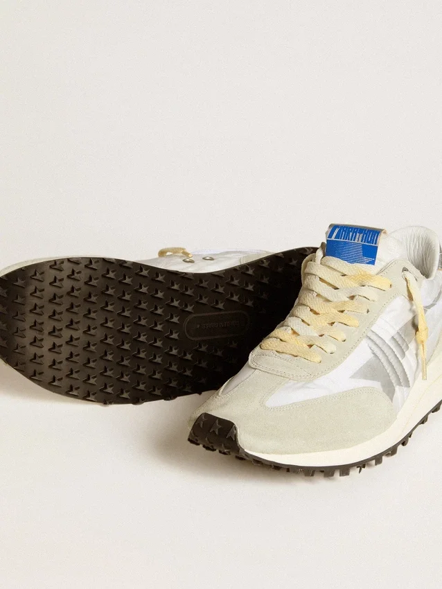 Herrenmodell „Marathon“ mit weißem Nylon-Obermaterial und silbernem Stern