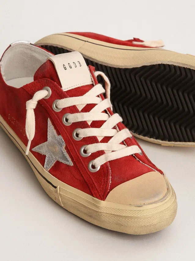 Herrenmodell V-Star aus dunkelrotem Wildleder mit silbernem Stern und Fersenlasche