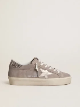 „Hi Star“-Sneaker für Damen aus beigem Wildleder mit laminiertem Lederstern und glitzernder Fersenlasche