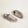 „Hi Star“-Sneaker für Damen aus beigem Wildleder mit laminiertem Lederstern und glitzernder Fersenlasche