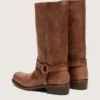 Hohe Damen-Bikerstiefel aus braunem Leder mit Riemen und antik-goldfarbener Schnalle