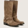Hohe Damen-Bikerstiefel aus dunkelbeigem, gewachstem Wildleder mit Riemen und silberfarbener Schnalle