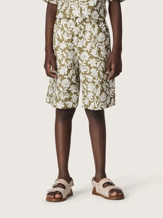 Journey Jungen-Shorts aus Baumwoll-Canvas mit grün-weißem Blumenprint