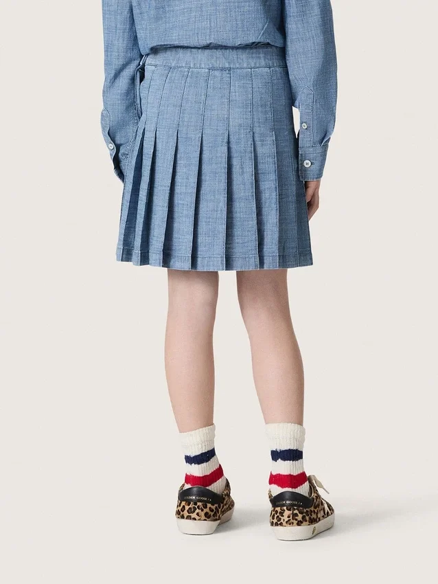 Journey-Minirock für Mädchen aus hellblauem Baumwoll-Chambray mit gesticktem Logo