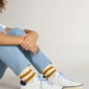 Junior Super-Star aus weißem Leder mit blauer Fersenlasche aus Wildleder