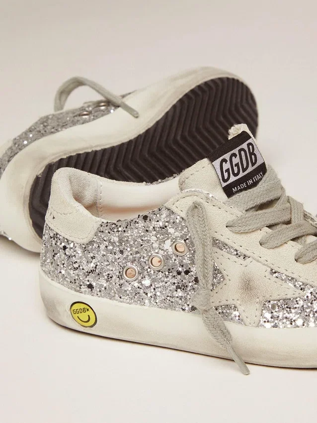 Junior Super-Star mit silbernem Glitzer und Wildleder-Details