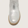 „Young Wish“-Stiefel aus silbernem Metallic-Leder mit Sternstickerei