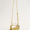 Kleine Venezia-Tasche aus goldfarbenem Metallic-Leder mit goldenen Details