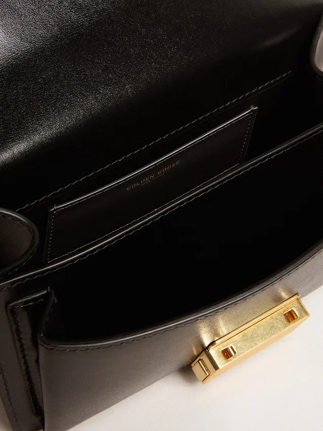 Kleine Venezia-Tasche aus schwarzem, geprägtem Leder mit goldenen Details
