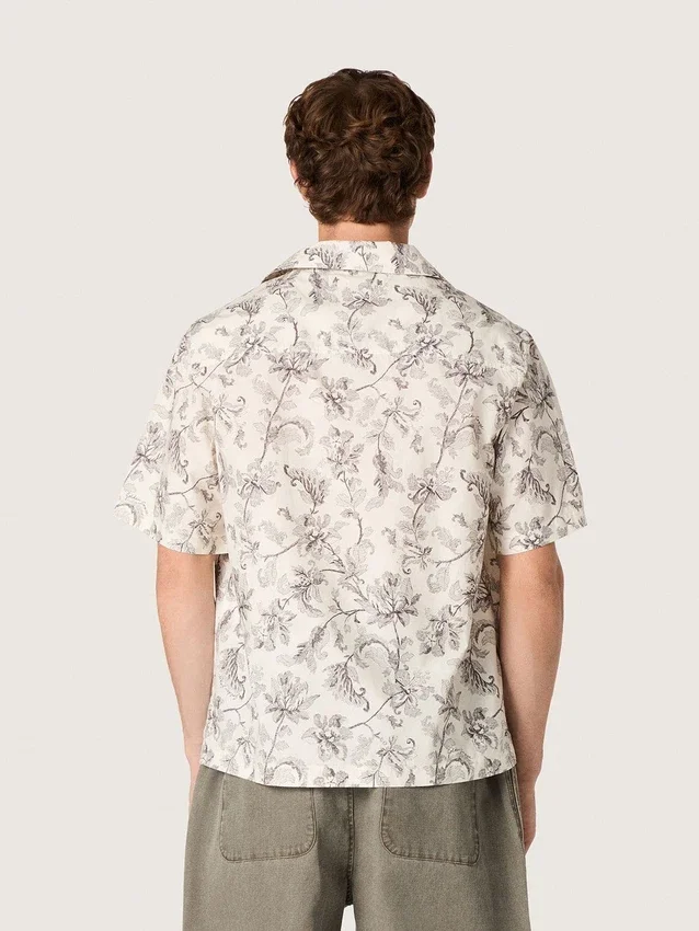 Kurzärmeliges Herrenhemd aus Baumwolle mit schwarz-weißem Blumenprint