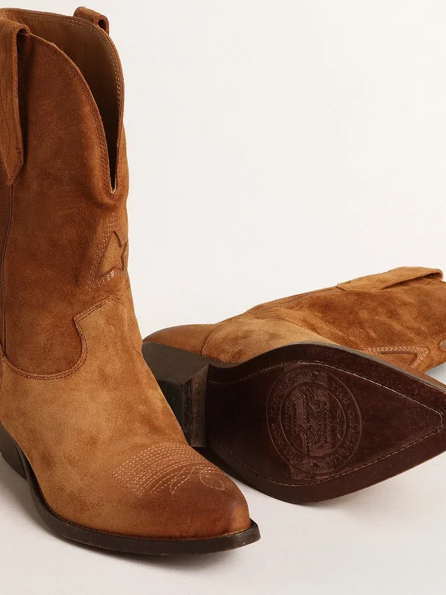 Low Wish Star Stiefel aus cognacfarbenem Wildleder mit eingearbeitetem Stern