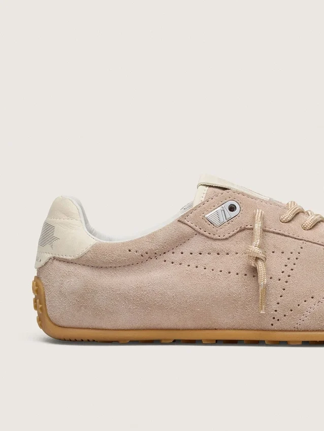 Marathon Speed für Damen aus rosa Wildleder mit perforiertem Stern und weißer Lederlasche an der Ferse