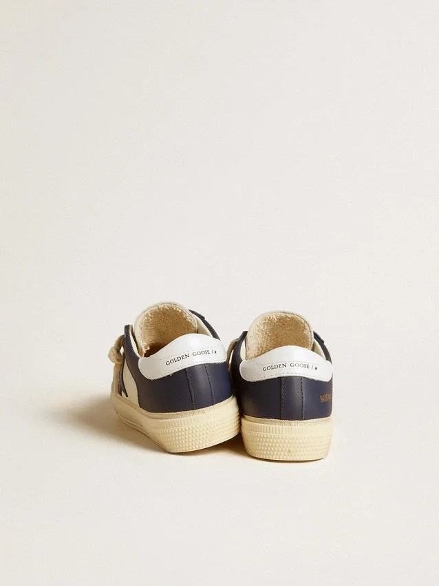 May Junior aus weißem und blauem Leder mit Lederstern und Fersenlasche
