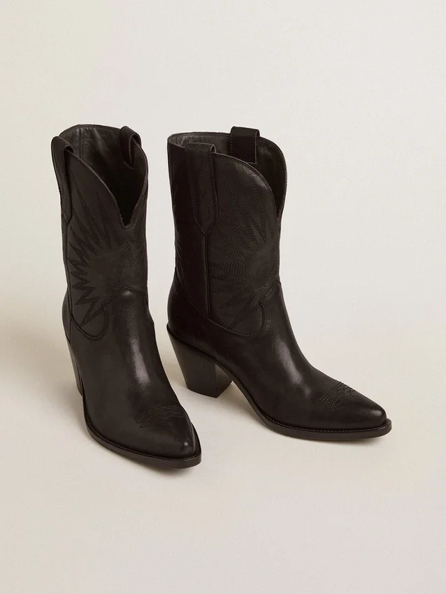 Niedrige „Wish Star“-Stiefel aus schwarzem Leder mit Ton-in-Ton-eingearbeitetem Stern