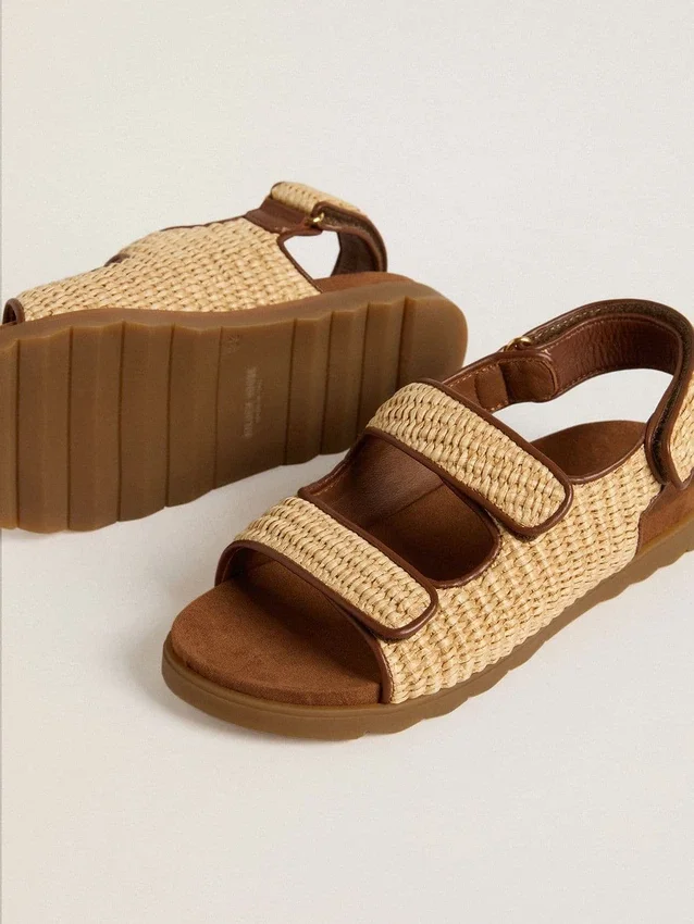 Noa Young Sandalen aus beigem Raffia und braunem Leder