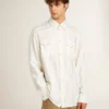 Oversized-Herrenhemd in „Worn-White“-Optik mit vertikalen Streifen
