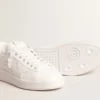 Purestar mit weißem Stern aus biobasiertem Material und mattgrüner Lederlasche an der Ferse