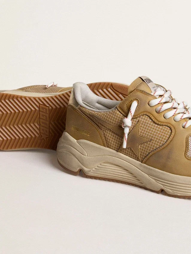 „Running Sole“ aus beigem Nubukleder mit beigem Lederstern