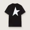 Schwarzes Herren-Hemd mit kontrastierendem weißem Logo und Stern