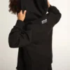 Schwarzes Kapuzensweatshirt mit kontrastierendem weißem Stern und Logo