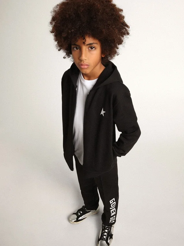 Schwarzes Kapuzensweatshirt mit kontrastierendem weißem Stern und Logo