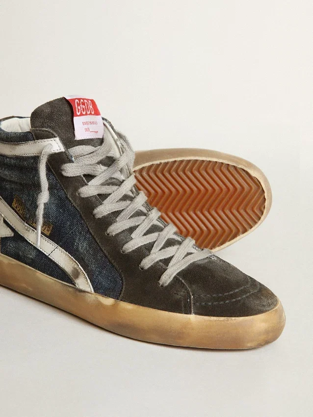 Slide aus mitternachtsblauem Denim mit weißem Lederstern