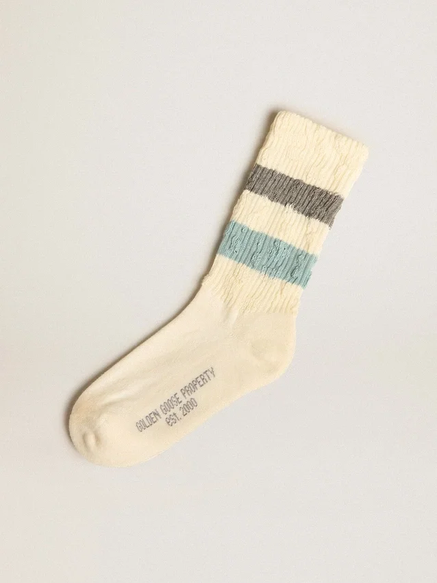 Socken in gealtertem Weiß mit zweifarbigen Streifen