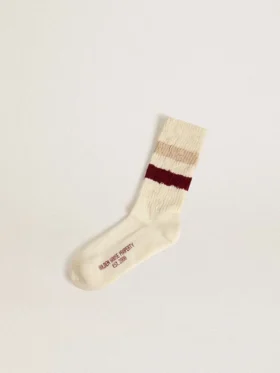 Socken in Used-White-Optik mit Distressed-Details und beigen sowie burgunderroten Streifen