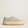 „Space-Star“-Damenschuhe aus eisgrauem Wildleder mit Lammfellfutter