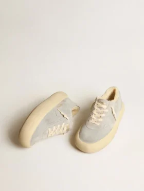 „Space-Star“-Damenschuhe aus eisgrauem Wildleder mit Lammfellfutter