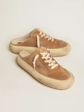 Space-Star-Sabot-Schuhe für Damen aus tabakfarbenem Wildleder mit Lammfellfutter