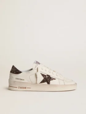 Stardan für Damen aus weißem Leder mit braunem Glitzerstern und Fersenlasche