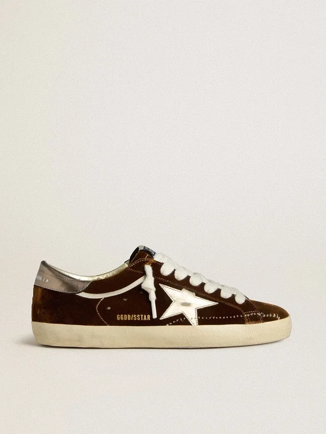 Super-Star für Damen aus cognacfarbenem Samt mit Stern und Fersenlasche aus Metallic-Leder