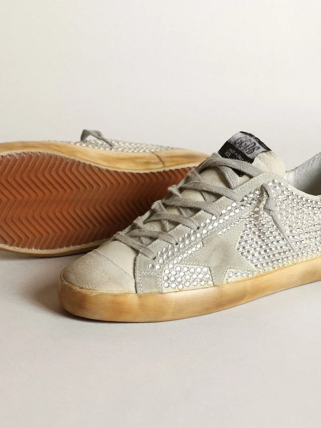 Super-Star für Damen aus gealtertem weißem Nubukleder mit Swarovski-Kristallen