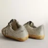 Super-Star für Damen aus gealtertem weißem Nubukleder mit Swarovski-Kristallen