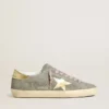 Super-Star für Herren aus grauem Wildleder mit goldfarbenem Metallic-Lederstern und Fersenlasche