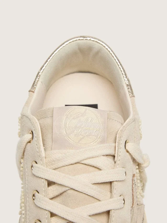 Super-Star LTD für Damen aus perlfarbenem Wildleder mit goldenem Stern und Perlenstickerei
