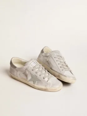 Super-Star-Sneaker aus grau-weißem Leder mit Glitzereffekt und Lederstern